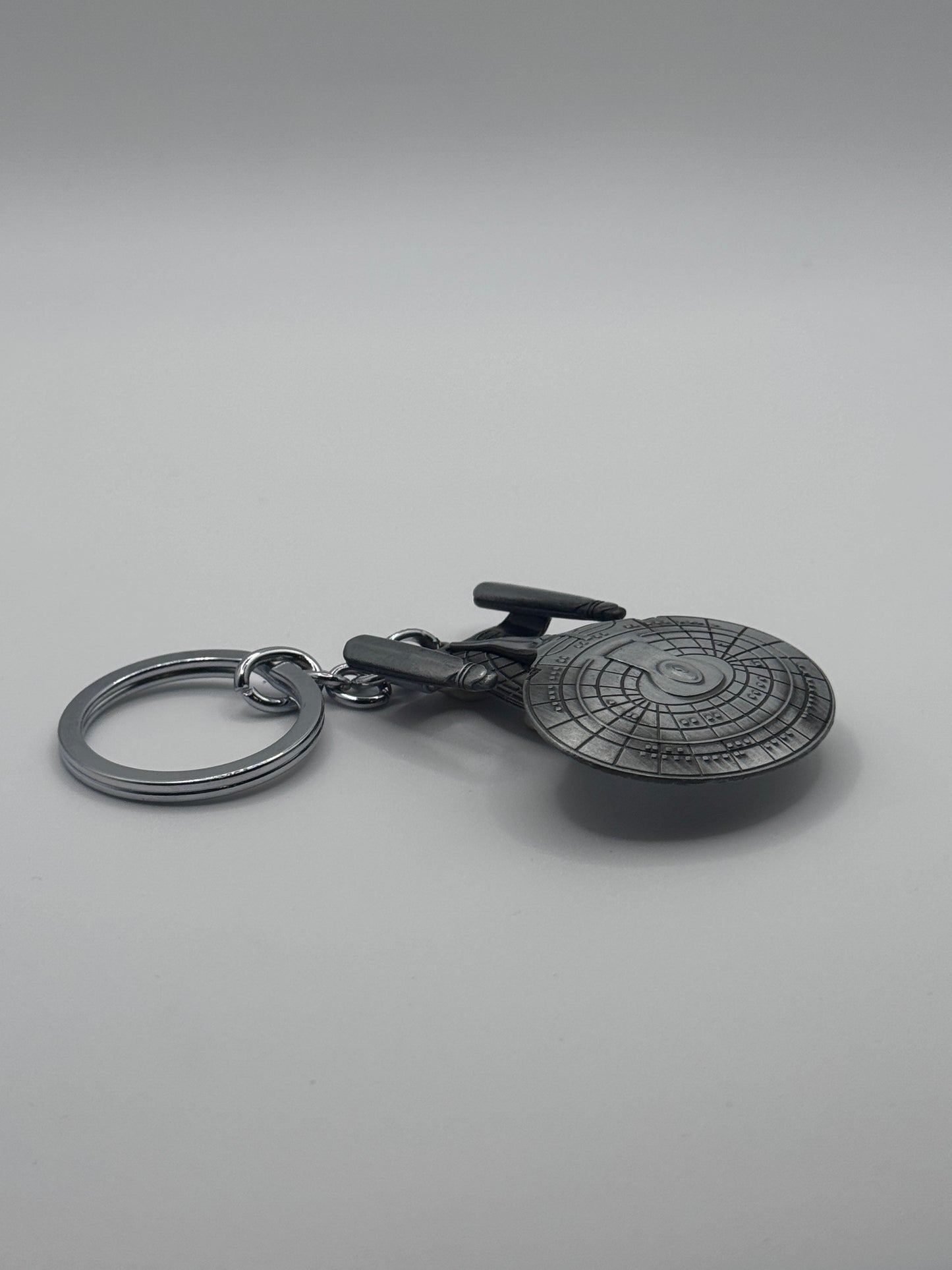 🚀 Starship Enterprise Keychain — Federation Flagship in Your Pocket - MacGuffin Shop