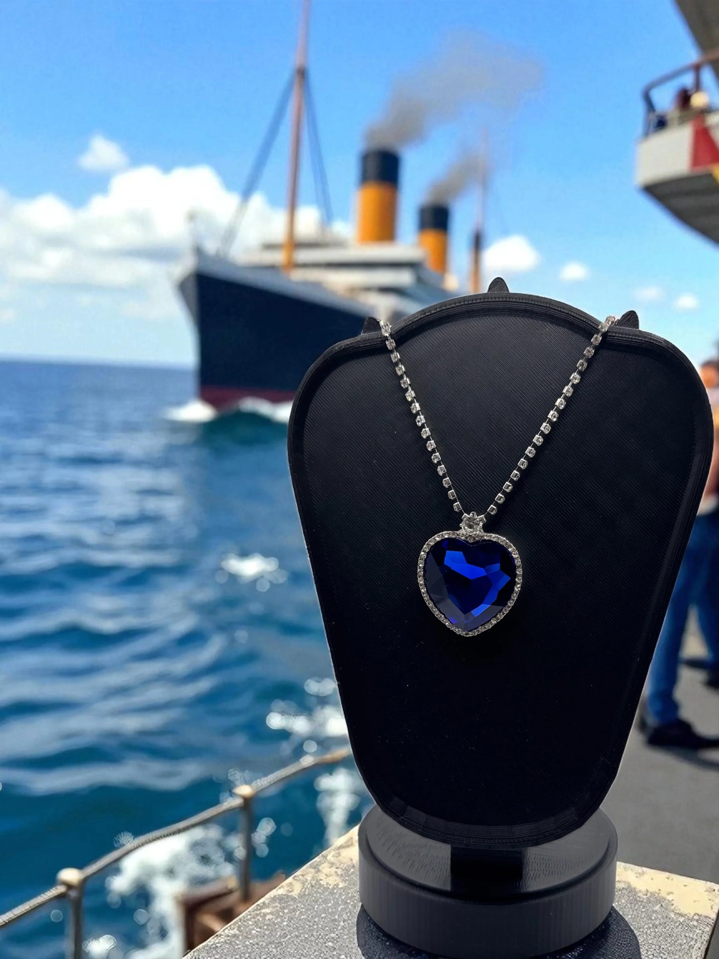 💧 “Rose’s Love Eternal” — Heart of the Ocean Replica - MacGuffin Shop