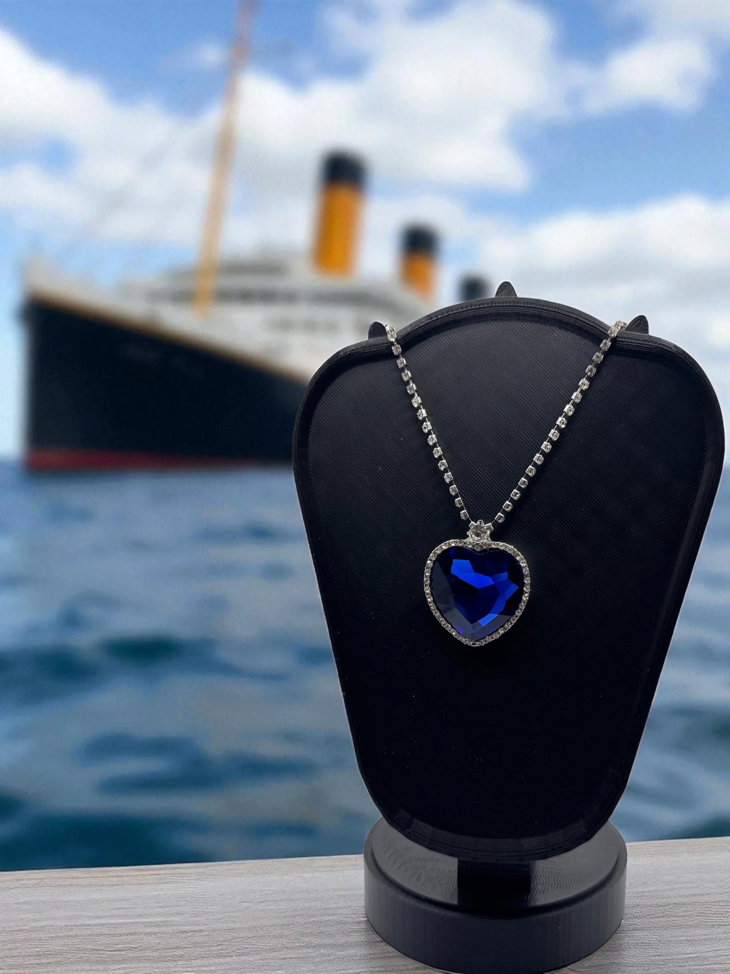 💧 “Rose’s Love Eternal” — Heart of the Ocean Replica - MacGuffin Shop