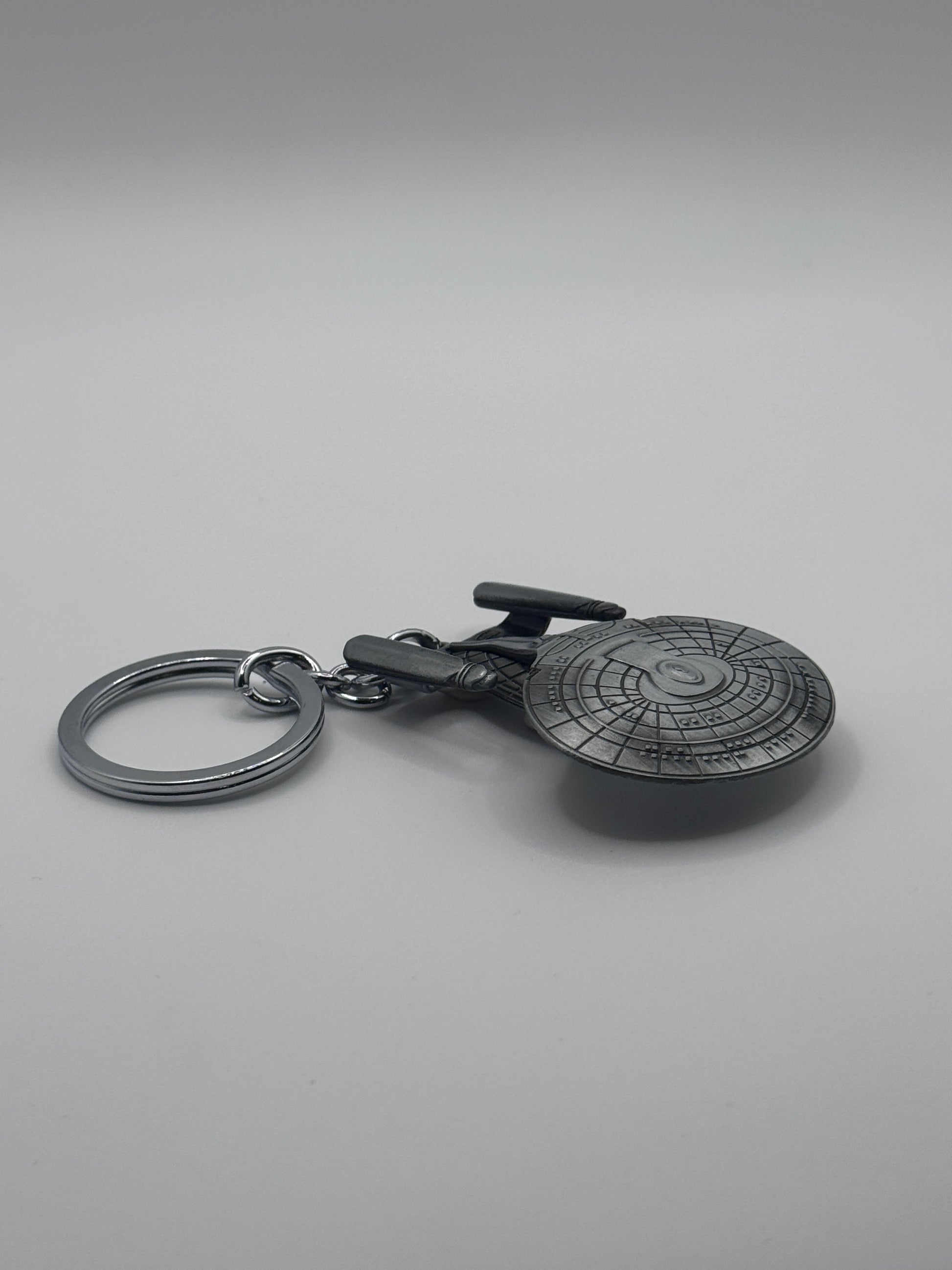 🚀 Starship Enterprise Keychain — Federation Flagship in Your Pocket - MacGuffin Shop