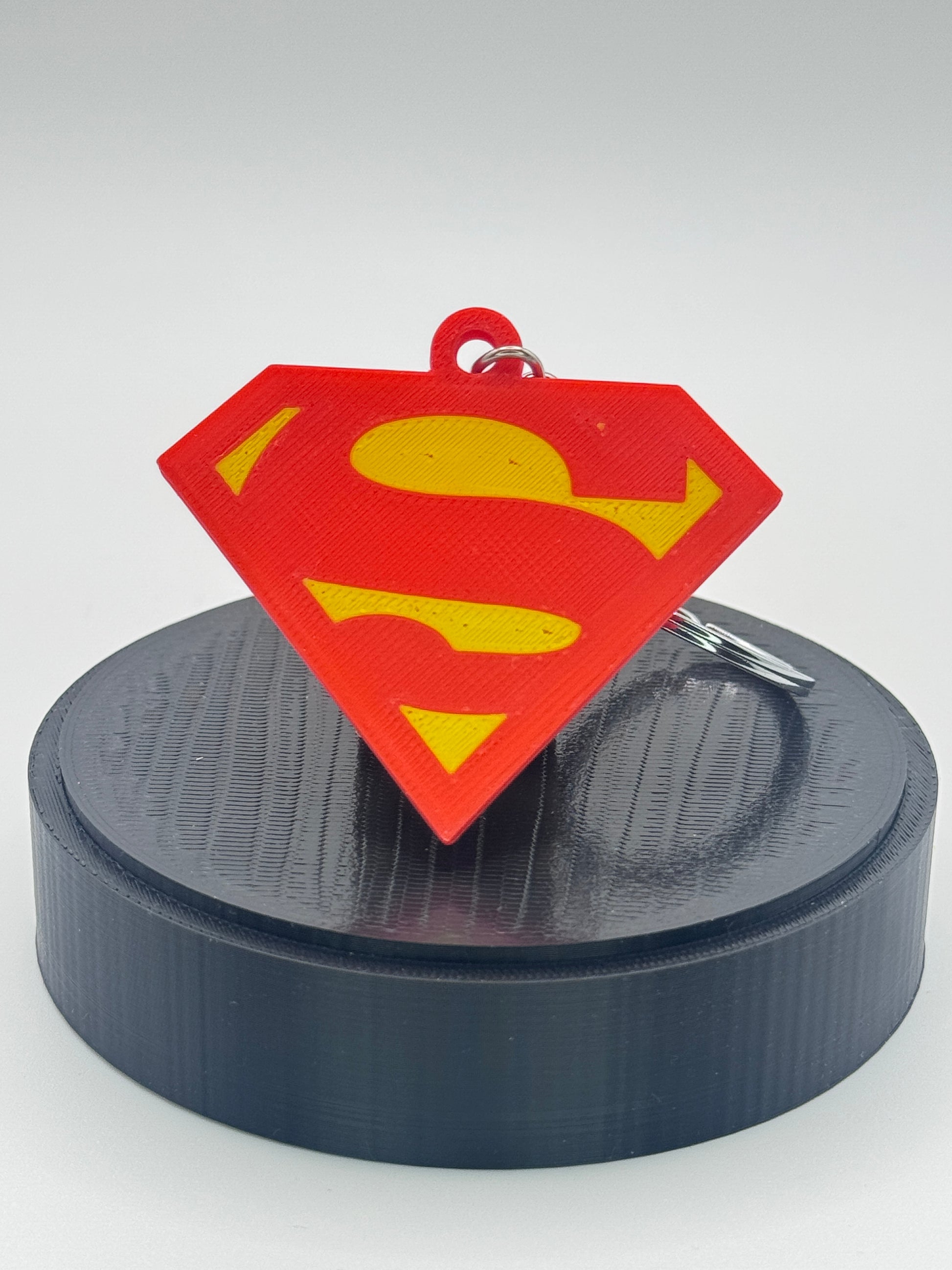 🦸 Superman Emblem — Symbol of Hope Keychain - MacGuffin Shop
