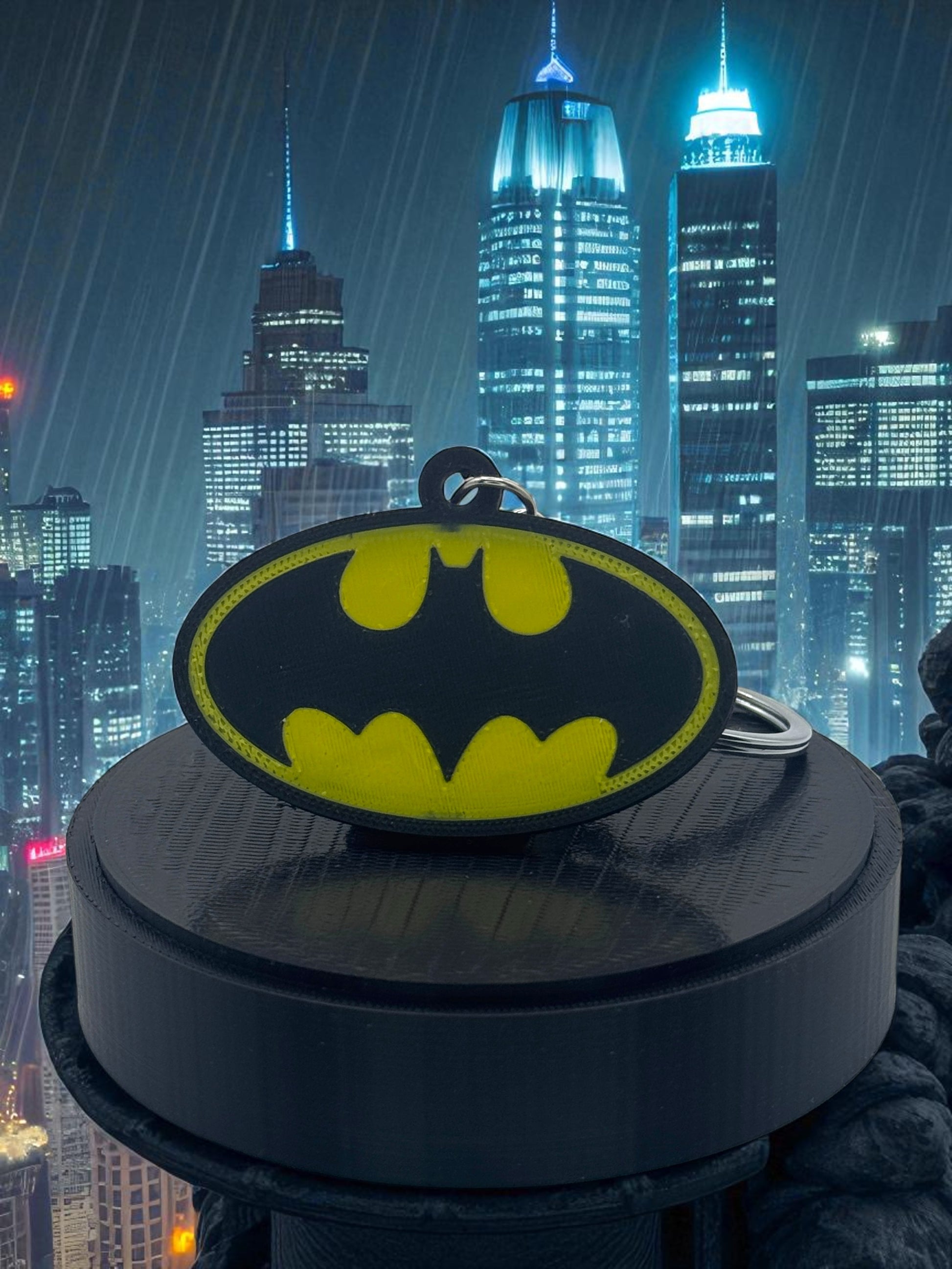 🦇 “I Am the Night” — Batman Emblem Keychain - MacGuffin Shop